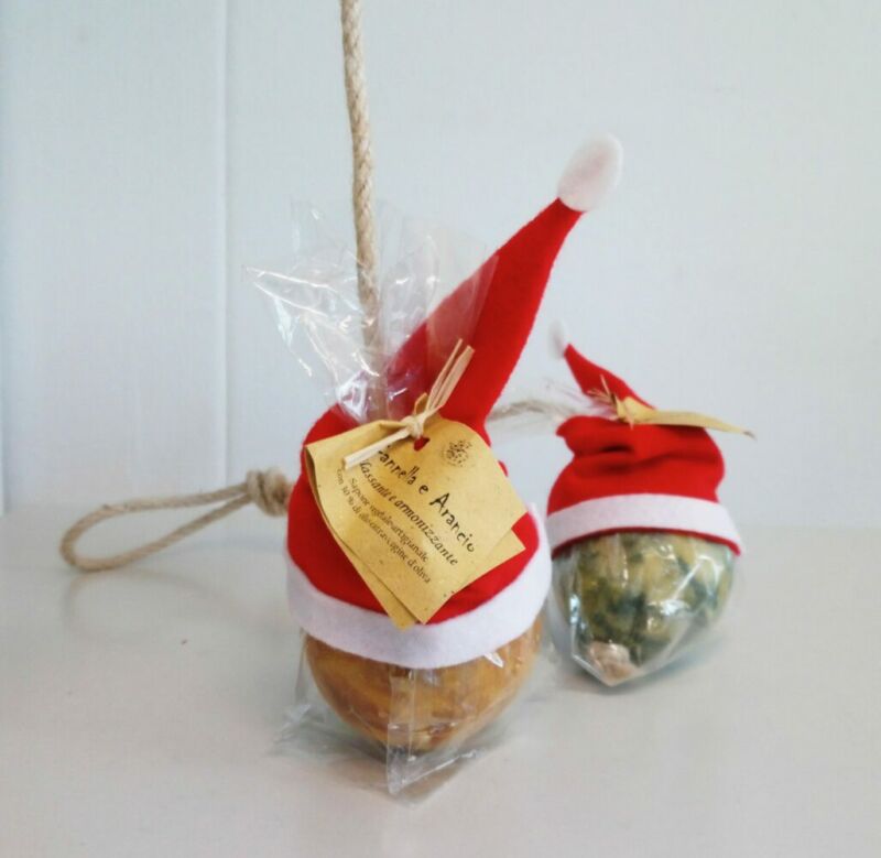 sfera di sapone con cappello babbo natale